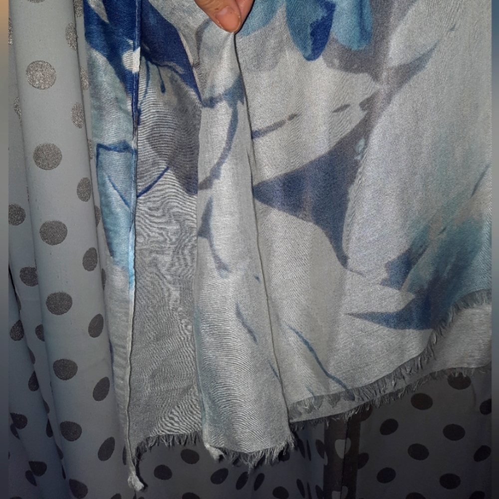 Floral Semi-Sheer Kimono with Raw Hem Slight FLAW OS - Picture 4 of 11